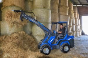 mini loader 8 series with manure fork