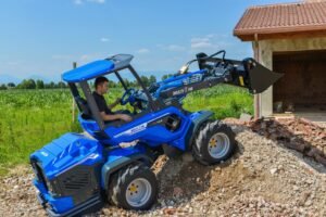 10 Series Mini Loader with multipurpose bucket