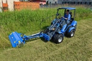 mini loader 6 series with flail mower whit side shift