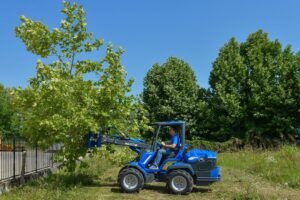 10 Series Mini Loader with tree shear